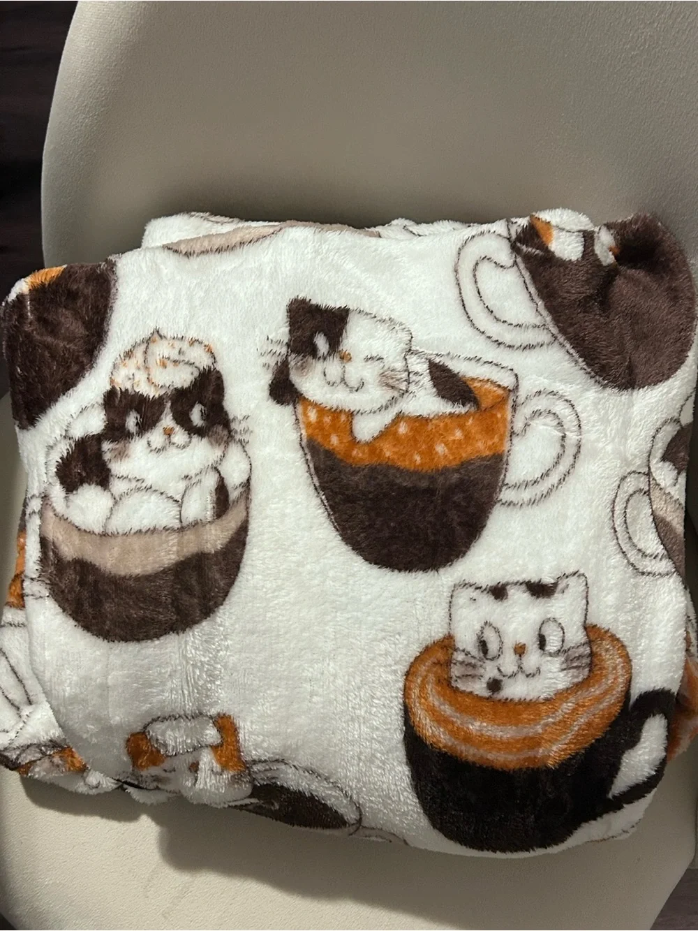 Berkshire LusterSoft Cat Print Throw - White, Brown & Orange